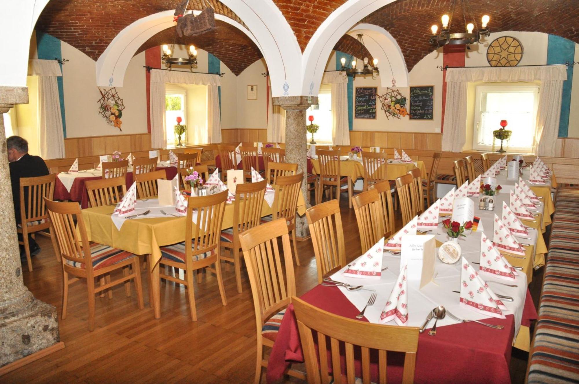 Stiftsgasthof Hochburg Εξωτερικό φωτογραφία